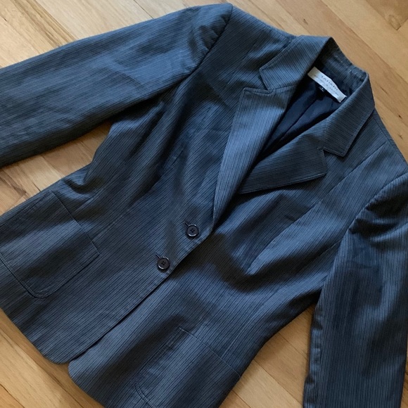 Tahari Grey Striped Career Blazer - size 6 - Picture 3 of 6